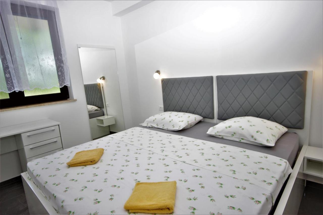 Apartments Smitran Banjole Eksteriør bilde